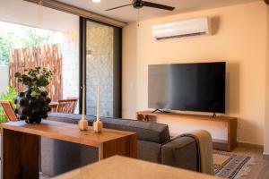 2BR Jungle View w Private Pool Gym Fast WIFI