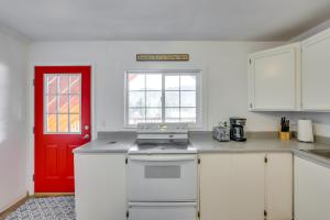 Private Hot Tub and Mtn Views Garden Valley Apt!