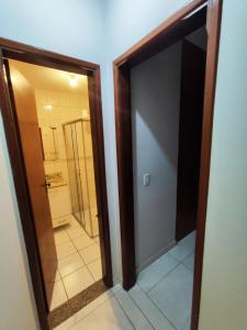 Quarto com banheiro privativo PARA MULHERES