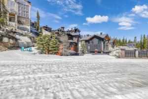 Snow Therapy Chalet - Ski In Out, Hot Tub & Mtn View