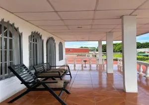 Casa Robles - Your Stay Near Airport - La Menuda