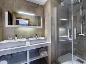 Appartement haut de gamme à Courchevel avec accès skis aux pieds - FR-1-562-6