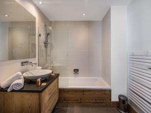 Chalets Chalet 5 etoiles pres des pistes avec jacuzzi et sauna - FR-1-562-11 : photos des chambres