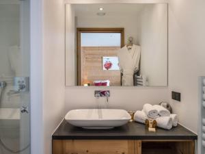 Chalet familial 5* avec jacuzzi et sauna à Courchevel - FR-1-562-11