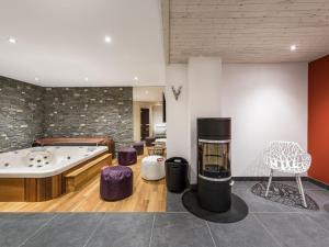 Chalets Chalet 5 etoiles pres des pistes avec jacuzzi et sauna - FR-1-562-11 : photos des chambres