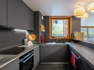 Appartement moderne - Courchevel Village - Ski aux pieds avec parking et wifi - FR-1-562-26