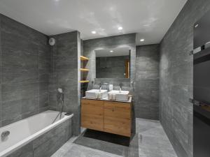 Appartement moderne - Courchevel Village - Ski aux pieds avec parking et wifi - FR-1-562-26