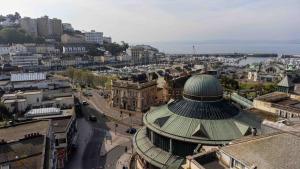 Stylish Studio Apartment on Torquay Harbourside!