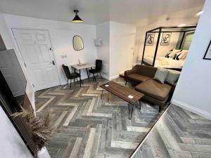 Stylish Studio Apartment on Torquay Harbourside!