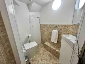 Stylish Studio Apartment on Torquay Harbourside!