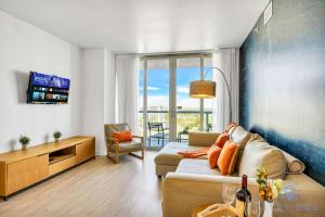 Amazing Apartment with Balcony & Pool