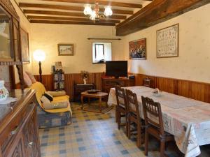 Longère XIXe rénovée avec spa, trampoline, vélos, jeux et grand jardin au calme - FR-1-410-135