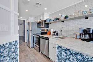 Oceanfront Heated Indoor Pool Hot Tub King Bed