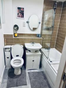 Modern 1 Bed Apartment Next to Mirfield Station Free Parking & Wi-FI