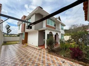 Spacious House with Garage y Tcha - Urcusiqui
