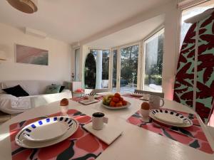 Maison calme avec piscine privée, golfs, lac et plages