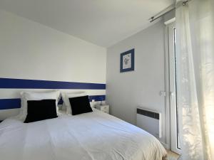 Maison calme avec piscine privée, golfs, lac et plages