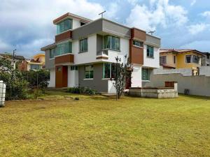 Hermosa casa familiar