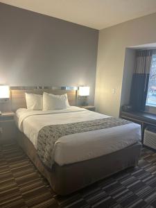 Queen Room - Non-Smoking room in Microtel Inn & Suites by Wyndham