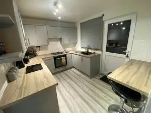 Lovely, modern, king bed, 3bedroom house, 6 ppl - Aconbury