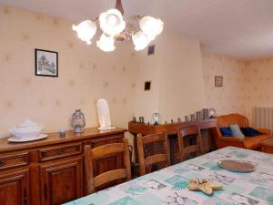 Maisons de vacances Gite familial avec jardin, billard, velos, et cheminee, au coeur du parc naturel du Perche. - FR-1-581-91 : photos des chambres