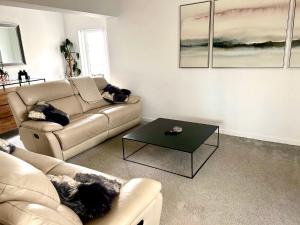 Great location very spacious. Sea and castle view