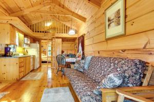 Hendersonville Cabin Near Hiking and Waterfalls!