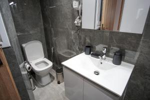 Charming Apt Near Athens Museum!