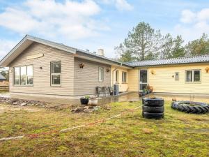 8 person holiday home in Blåvand-By Traum