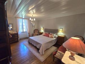 Maisons de vacances Maison perigourdine avec terrasses, jacuzzi et equipements pour enfants en pleine nature - FR-1-616-120 : photos des chambres
