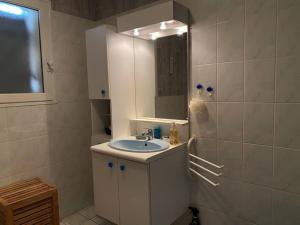 Maisons de vacances Maison tranquille avec jardin et wifi, 3 chambres - FR-1-336-116 : photos des chambres