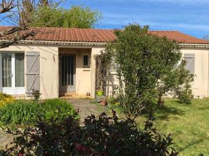 Maisons de vacances Maison tranquille avec jardin et wifi, 3 chambres - FR-1-336-116 : photos des chambres