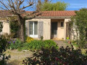 Maisons de vacances Maison tranquille avec jardin et wifi, 3 chambres - FR-1-336-116 : photos des chambres