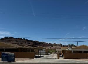 Cliff Hanger, River access with dock