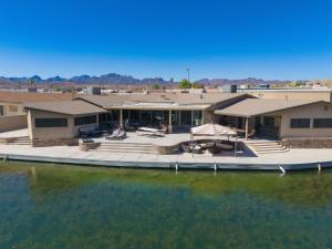 Dock Holiday, Outdoor Living!