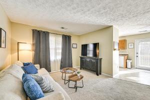 Family Home with Ping-Pong and Fire Pit in Lexington