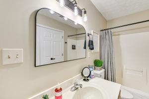 Family Home with Ping-Pong and Fire Pit in Lexington