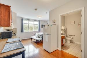 Smith Mountain Lake Condo with Pool Access