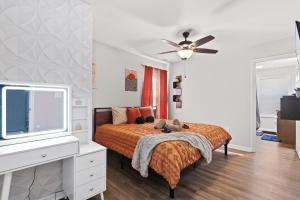 13 mins to Downtown & Stadium - Game Room - Game Day