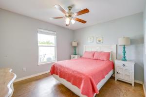 Port Aransas Condo with Pool Access Steps to Beach!