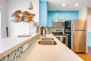 Steps to Beach and Pool Access Port Aransas Condo