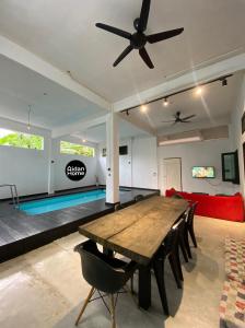 AIDAN HOME 1 Private Indoor Pool