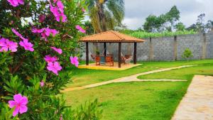 Chácara com piscina e amplo espaço gourmet à sete min da famosa estrada do roteiro do vinho