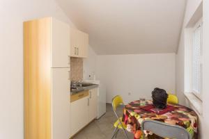 Apartments Villa Maslina - Two Bedroom Apartment with Terrace and Garden View