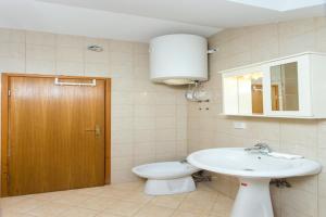 Apartments Villa Maslina - Two Bedroom Apartment with Terrace and Garden View