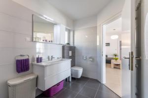 Family friendly house with a swimming pool Bol, Brac - 23809