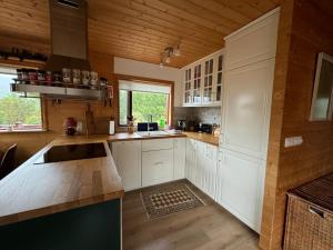 Cosy Retreat Home with Jacuzzi