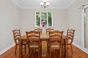 The Richardson - Spacious Entertaining, Sleeps 8