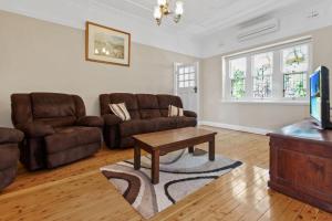 The Richardson - Spacious Entertaining, Sleeps 8