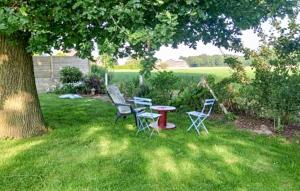 Maisons de vacances Nice Home In Venon With Wifi : photos des chambres